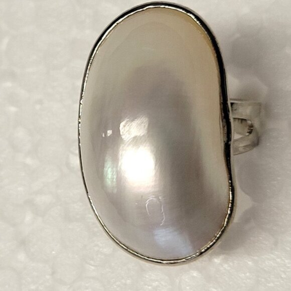 White Oval Mother of Pearl Adjustable Ring - Picture 7 of 13